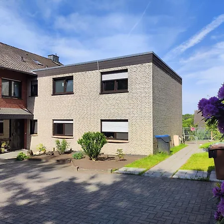 Nikis An Den Doerenther Klippen